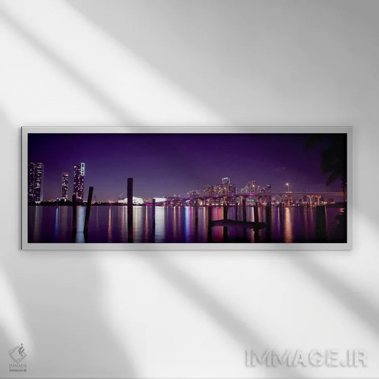 تابلو منظرهٔ گستردهٔ آسماننمای میامی (شب) اثر هنرمند ناشناس - نمای قابدار سفید