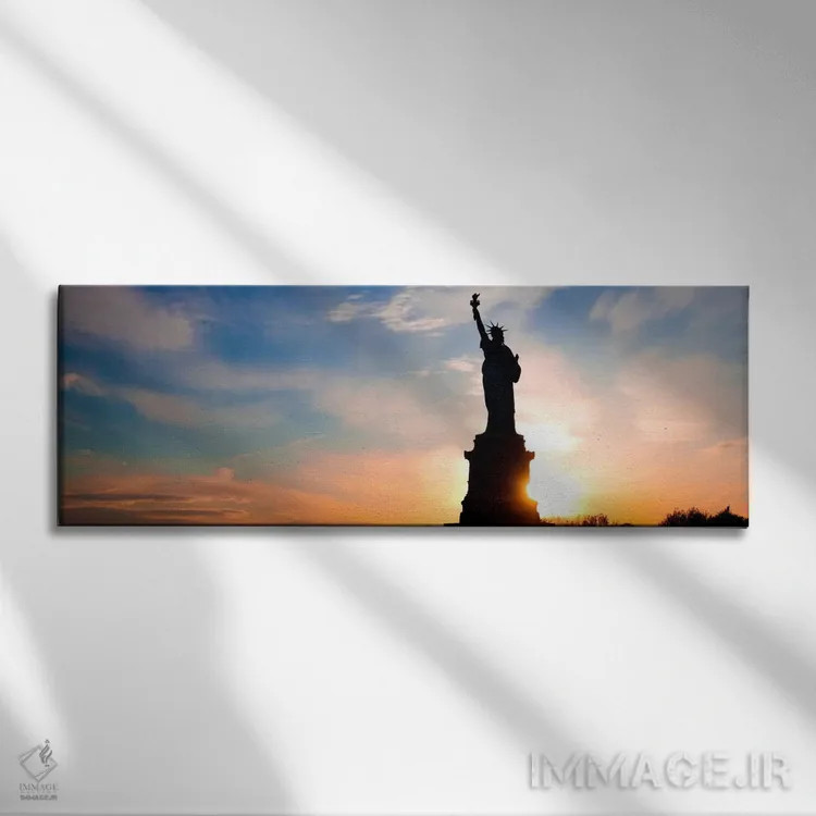 تابلو منظرهٔ گستردهٔ آسماننمای نیویورک (مجسمهٔ آزادی) اثر هنرمند ناشناس - نمای روبهرو روی دیوار