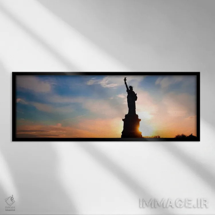 تابلو منظرهٔ گستردهٔ آسماننمای نیویورک (مجسمهٔ آزادی) اثر هنرمند ناشناس - نمای قابدار مشکی