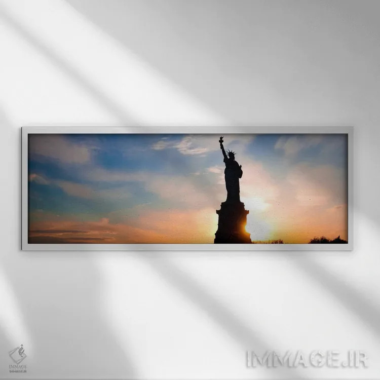 تابلو منظرهٔ گستردهٔ آسماننمای نیویورک (مجسمهٔ آزادی) اثر هنرمند ناشناس - نمای قابدار سفید