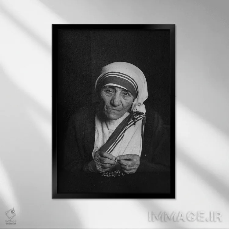 تابلو عکس مادر ترزا اثر هنرمند ناشناس - نمای قابدار مشکی