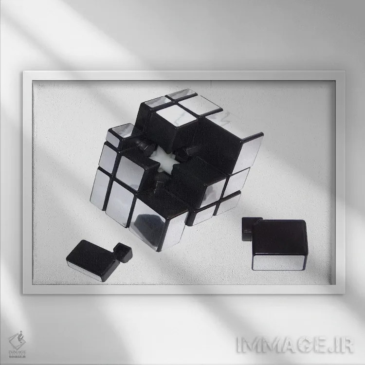 تابلو مکعب آینهای جداشده (پازل تصویری) اثر توماس (نام کوچک؛ در صورت نیاز به توضیح بیشتر مشخصتر بیان شود) - نمای قابدار سفید