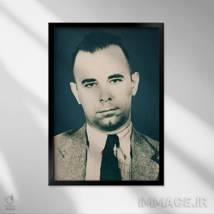 تابلو جان دیلینجر (۱۹۰۳–۱۹۳۴) – عکس بازداشت گنگستر اثر فایو بای فایو کالکتیو - نمای قابدار مشکی