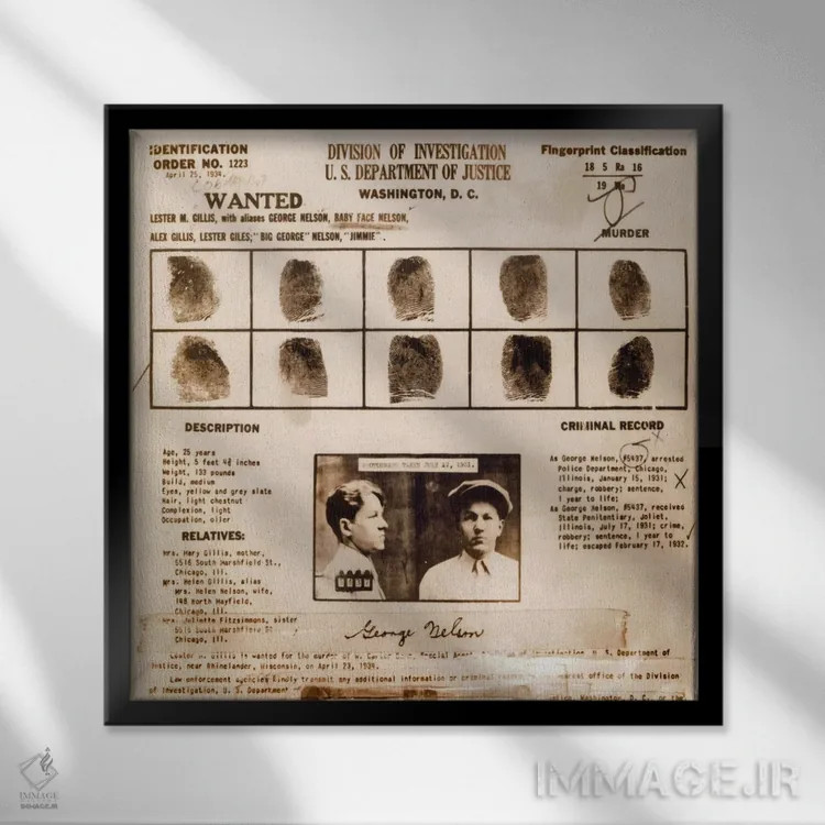 تابلو پوستر تحت تعقیب لستر ام. گلیس ملقب به "بیبی فیس نلسون" اثر هنرمند ناشناس - نمای قابدار مشکی