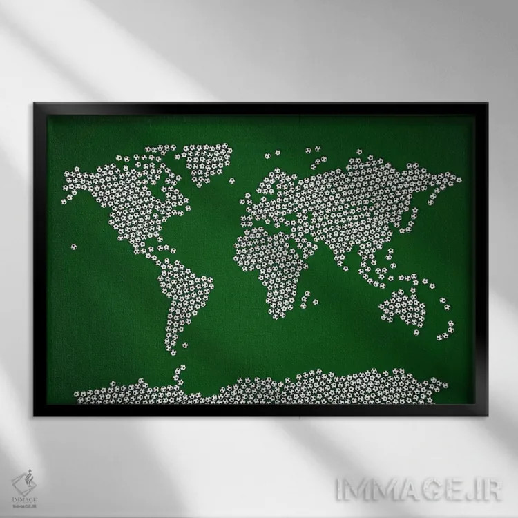تابلو نقشهٔ جهان با توپهای فوتبال اثر مایکل تامپست - نمای قابدار مشکی