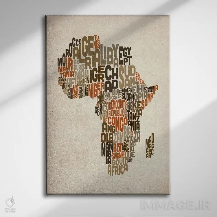 تابلو نقشهٔ تایپوگرافیک کشورهای آفریقا اثر مایکل تامپست - نمای روبهرو روی دیوار