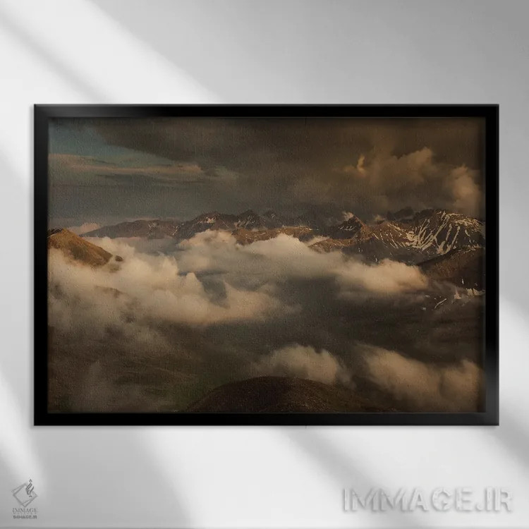 تابلو بالای ابرها اثر آنابل شابر - نمای قابدار مشکی