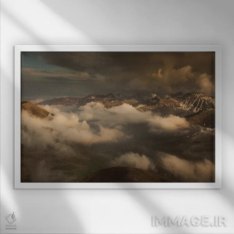 تابلو بالای ابرها اثر آنابل شابر - نمای قابدار سفید