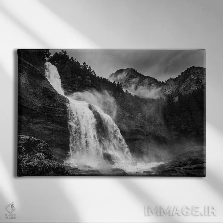 تابلو آبشار قدرتمند اثر آنابل شابر - نمای روبهرو روی دیوار