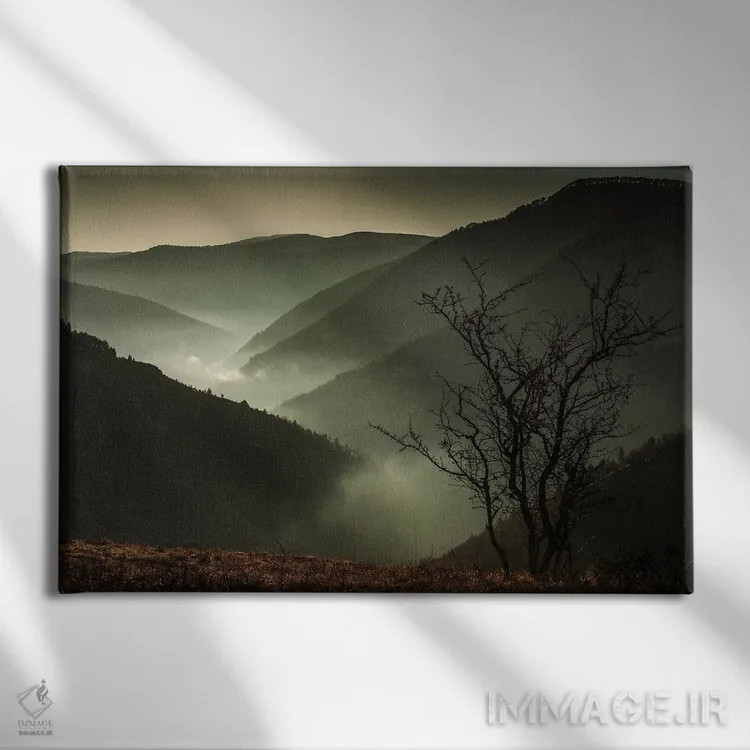 تابلو درهٔ مهآلود اثر آنابل شابر - نمای روبهرو روی دیوار