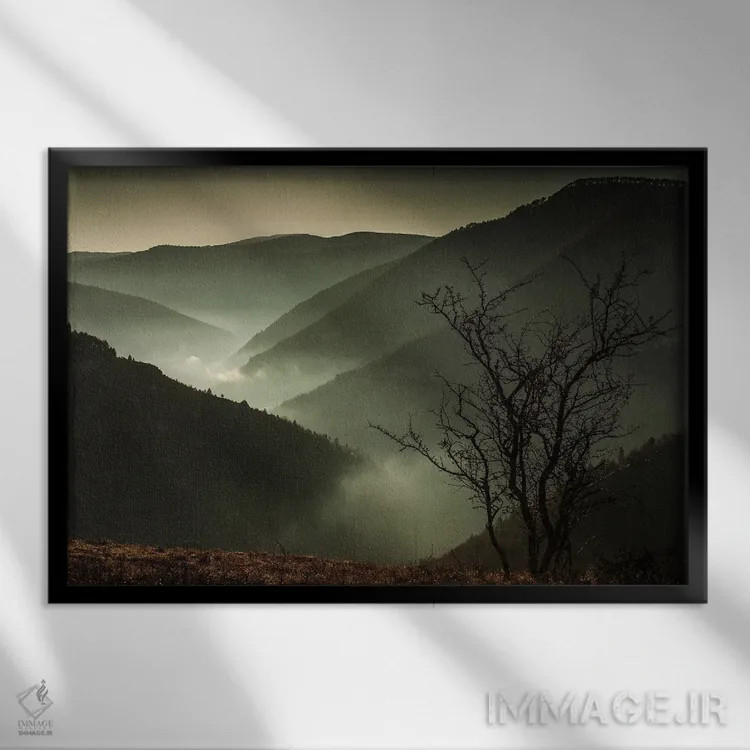 تابلو درهٔ مهآلود اثر آنابل شابر - نمای قابدار مشکی