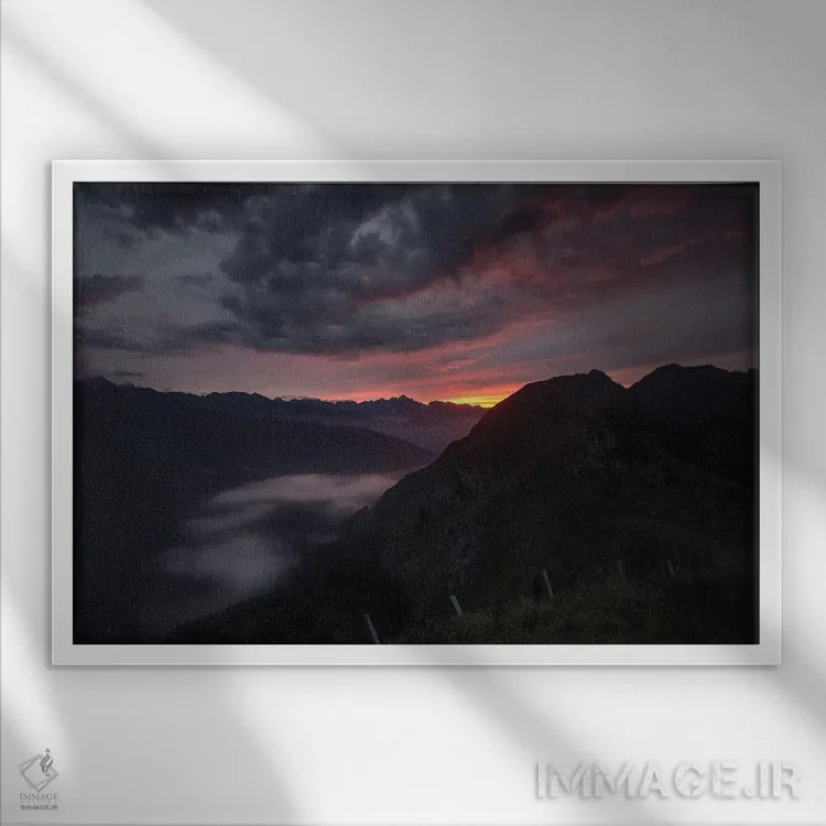 تابلو کوههای پیرنه در غروب اثر آنابل شابر - نمای قابدار سفید