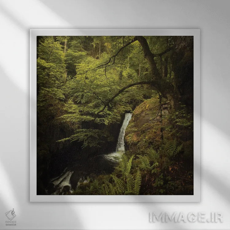 تابلو آبشار گمشده اثر آنابل شابر - نمای قابدار سفید