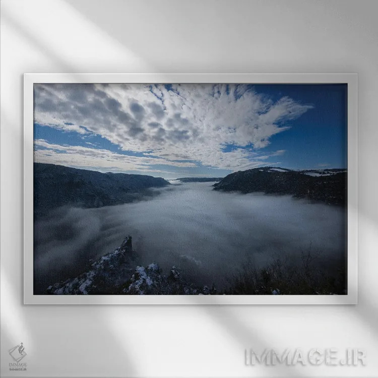 تابلو منظر زمستانی بر فراز دره اثر آنابل شابر - نمای قابدار سفید