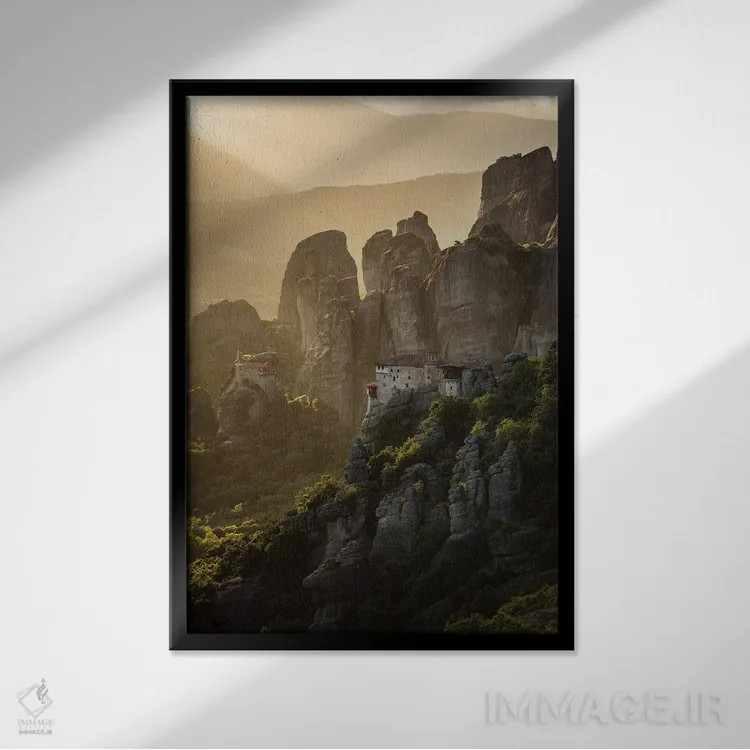 تابلو متئورا (مجموعه صخرهای در یونان) اثر آنابل شابر - نمای قابدار مشکی