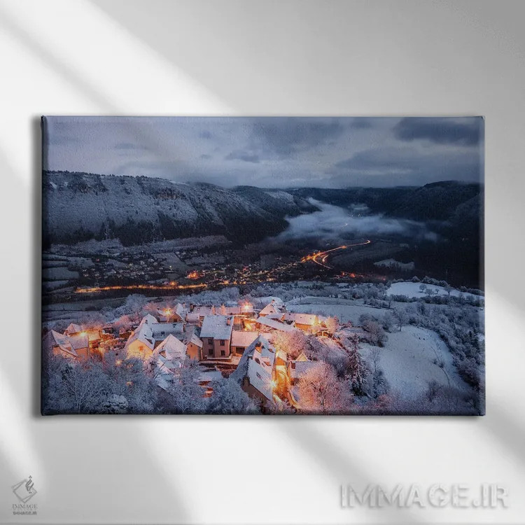 تابلو روستای دوستداشتنی در زمستان اثر آنابل شابر - نمای روبهرو روی دیوار