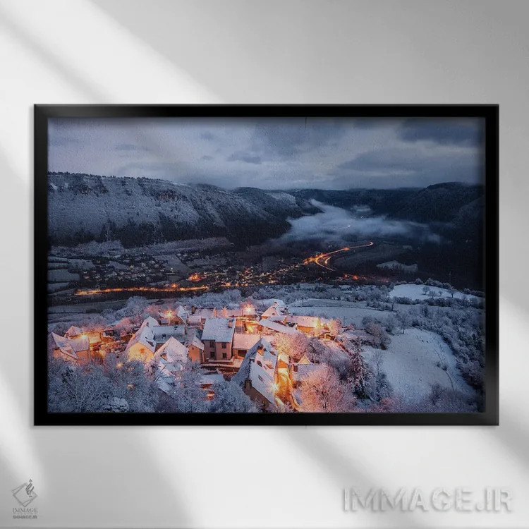 تابلو روستای دوستداشتنی در زمستان اثر آنابل شابر - نمای قابدار مشکی