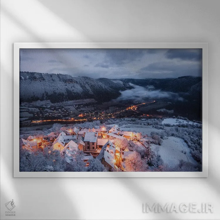 تابلو روستای دوستداشتنی در زمستان اثر آنابل شابر - نمای قابدار سفید