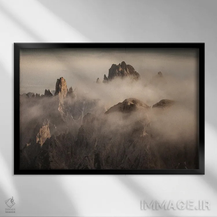 تابلو کوههای وحشی دولومیت در ایتالیا اثر آنابل شابر - نمای قابدار مشکی