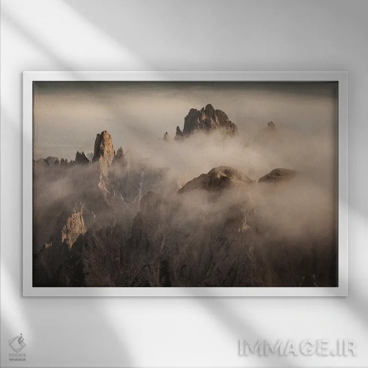 تابلو کوههای وحشی دولومیت در ایتالیا اثر آنابل شابر - نمای قابدار سفید