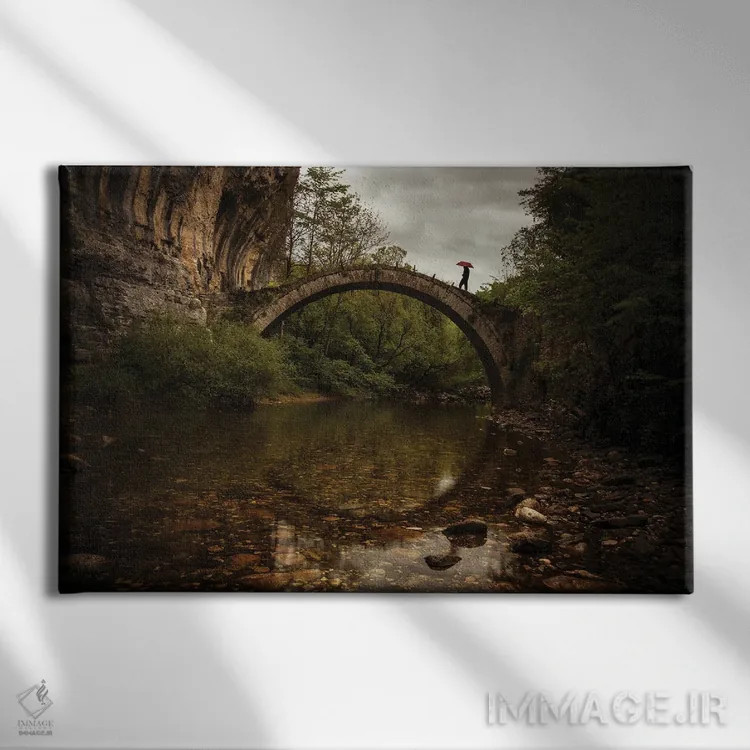 تابلو پل کهنه در یونان اثر آنابل شابر - نمای روبهرو روی دیوار