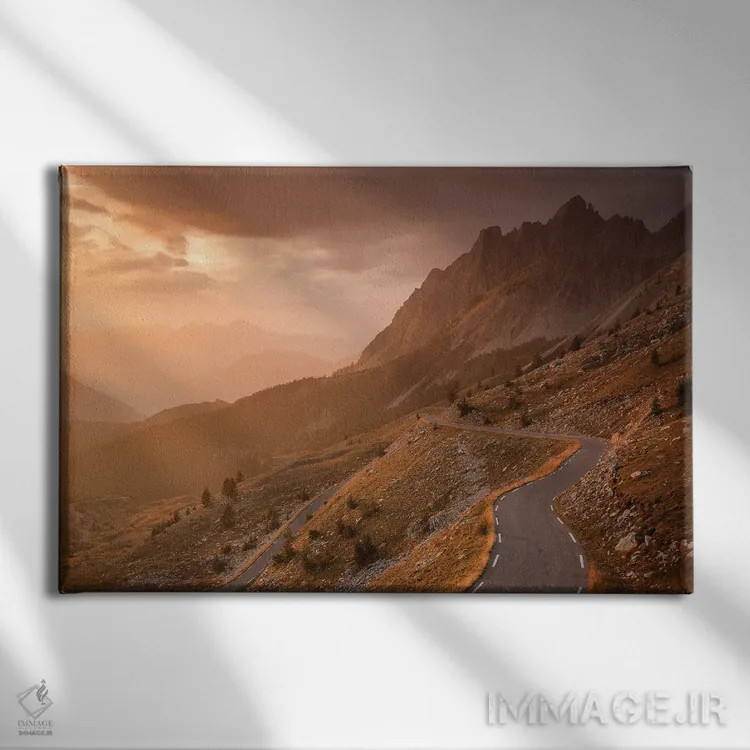 تابلو راه به سوی کوهها در طلوع آفتاب اثر آنابل شابر - نمای روبهرو روی دیوار
