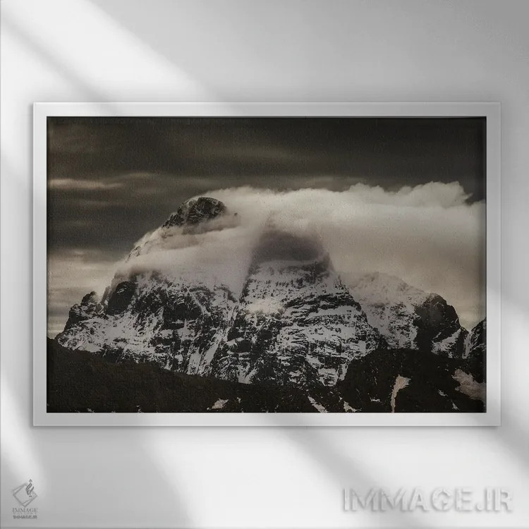 تابلو قله آلپ بازیکنان با ابرها اثر آنابل شابر - نمای قابدار سفید