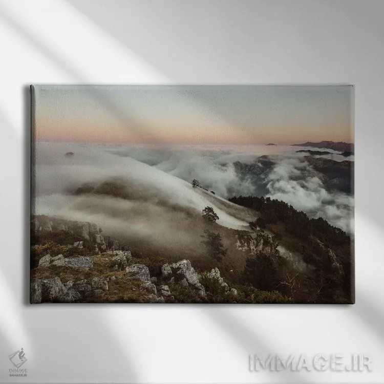 تابلو ابرهای خزنده اثر آنابل شابر - نمای روبهرو روی دیوار