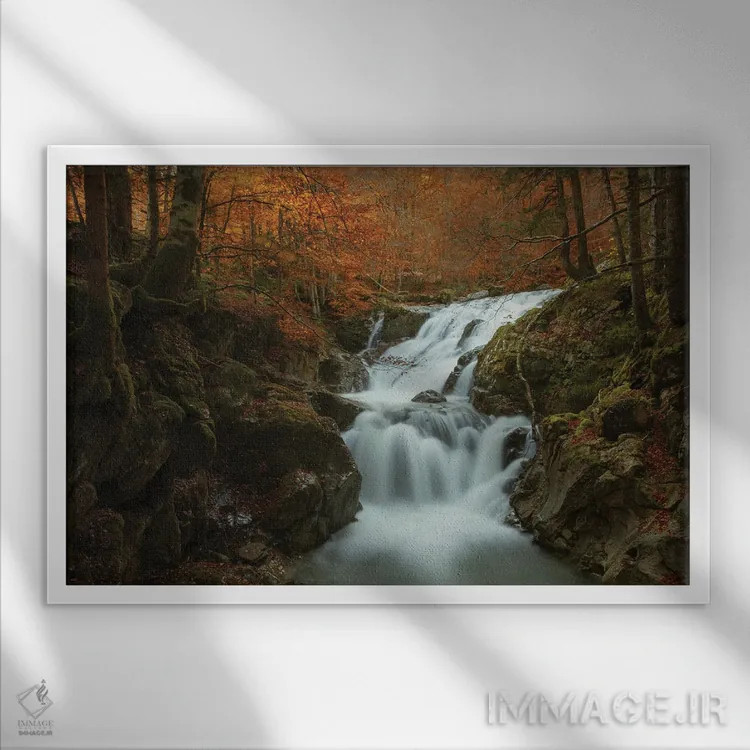 تابلو آبشار در پاییز اثر آنابل شابر - نمای قابدار سفید