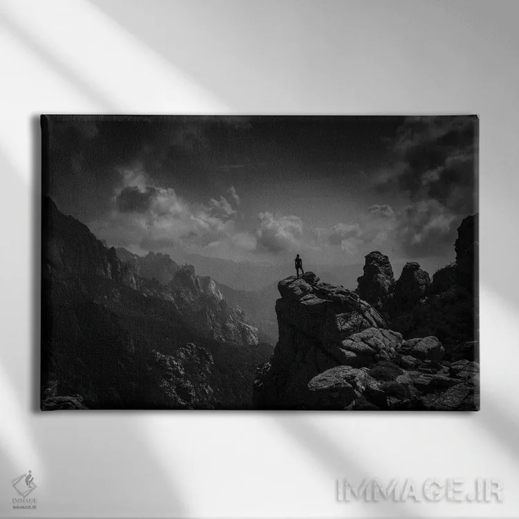 تابلو سایه سیاه و سفید در جزیره کرس اثر آنابل شابر - نمای روبهرو روی دیوار