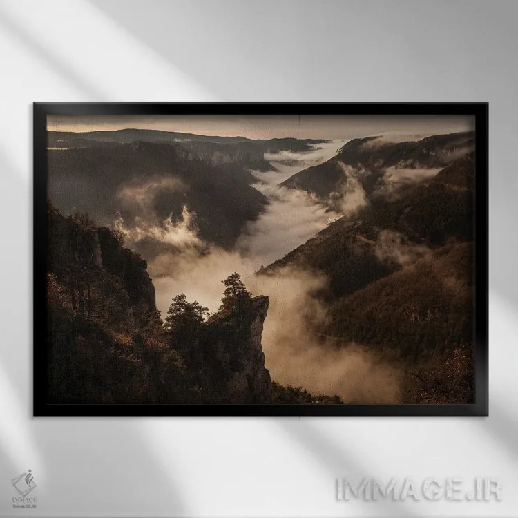 تابلو رودخانهای از ابرها در دره اثر آنابل شابر - نمای قابدار مشکی