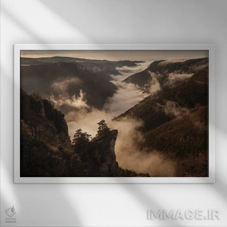 تابلو رودخانهای از ابرها در دره اثر آنابل شابر - نمای قابدار سفید