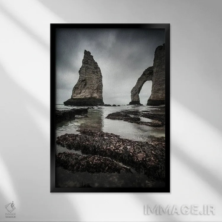 تابلو ساحل اترتا (فرانسه) اثر آنابل شابر - نمای قابدار مشکی