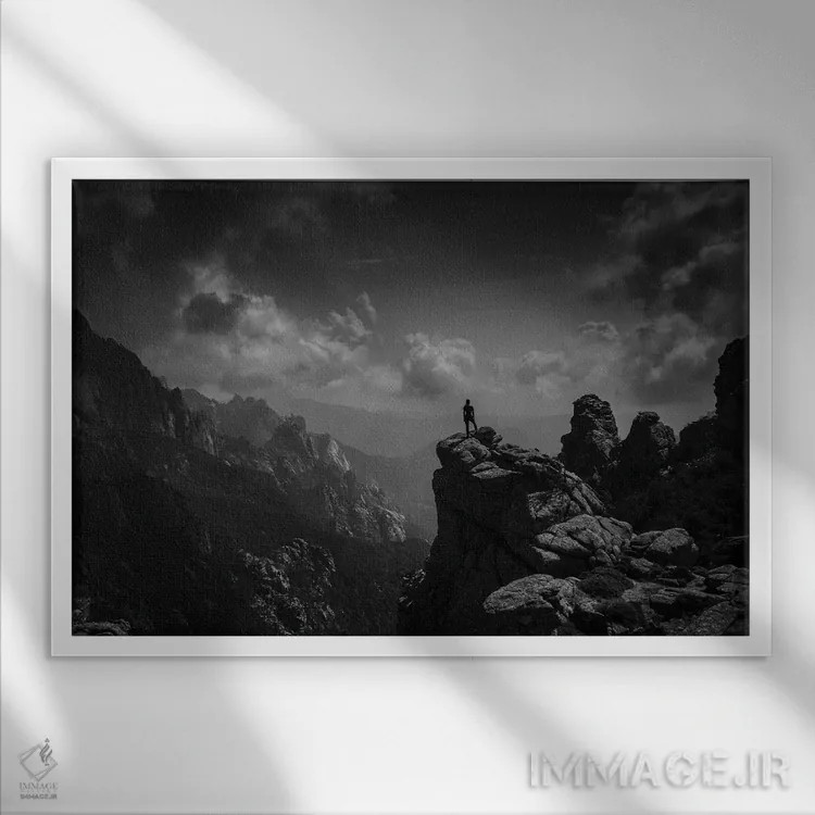 تابلو سایه سیاه و سفید در جزیره کرس اثر آنابل شابر - نمای قابدار سفید