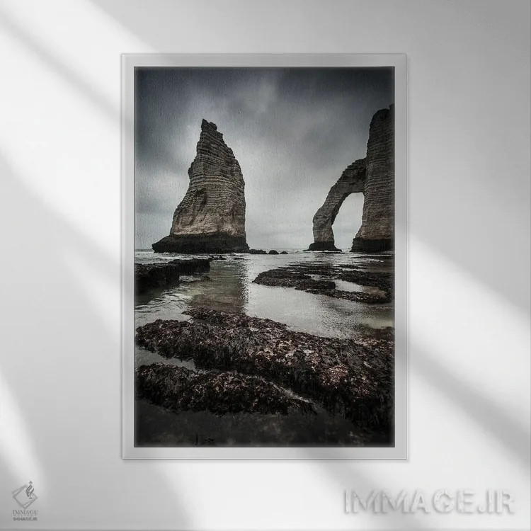 تابلو ساحل اترتا (فرانسه) اثر آنابل شابر - نمای قابدار سفید