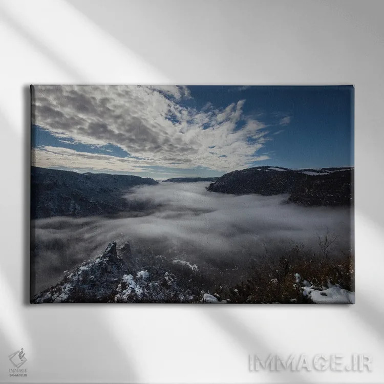 تابلو از میان ابرها و دره اثر آنابل شابر - نمای روبهرو روی دیوار