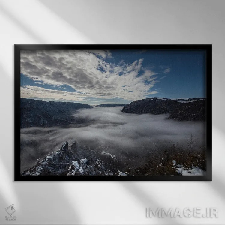 تابلو از میان ابرها و دره اثر آنابل شابر - نمای قابدار مشکی