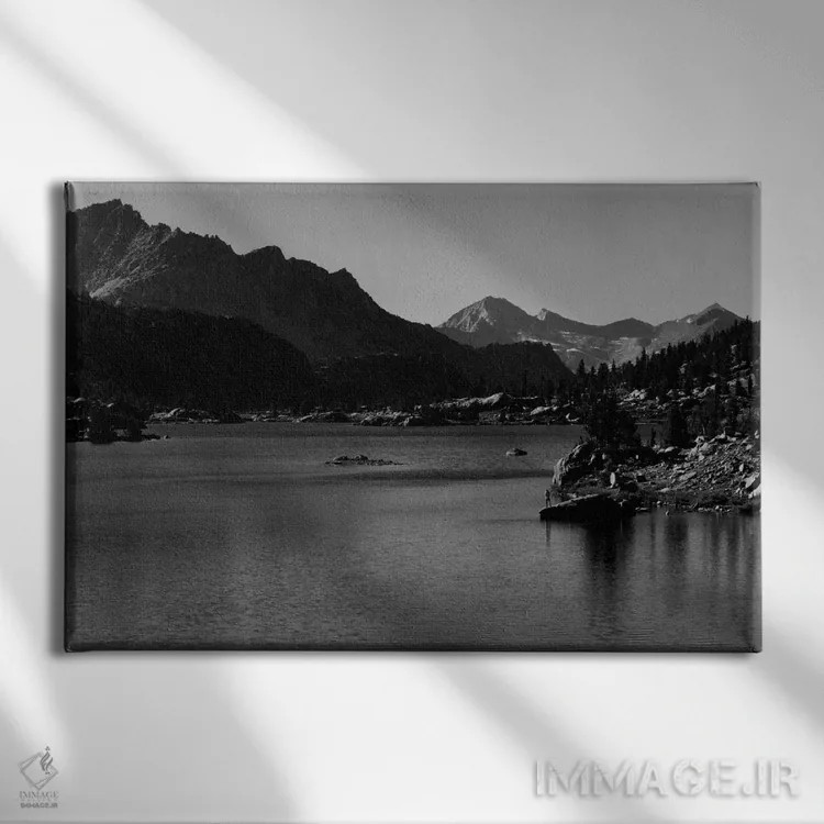 تابلو دریاچه رک (نام اختصاصی) اثر انسل آدامز (عکاس طبیعت آمریکایی) - نمای روبهرو روی دیوار