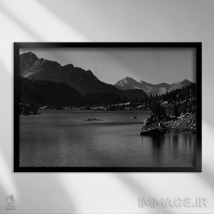 تابلو دریاچه رک (نام اختصاصی) اثر انسل آدامز (عکاس طبیعت آمریکایی) - نمای قابدار مشکی