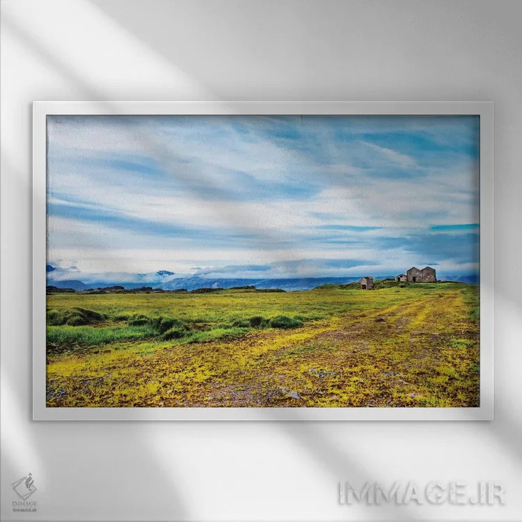 تابلو مزرعه رها شده اثر اندی اموس - نمای قابدار سفید