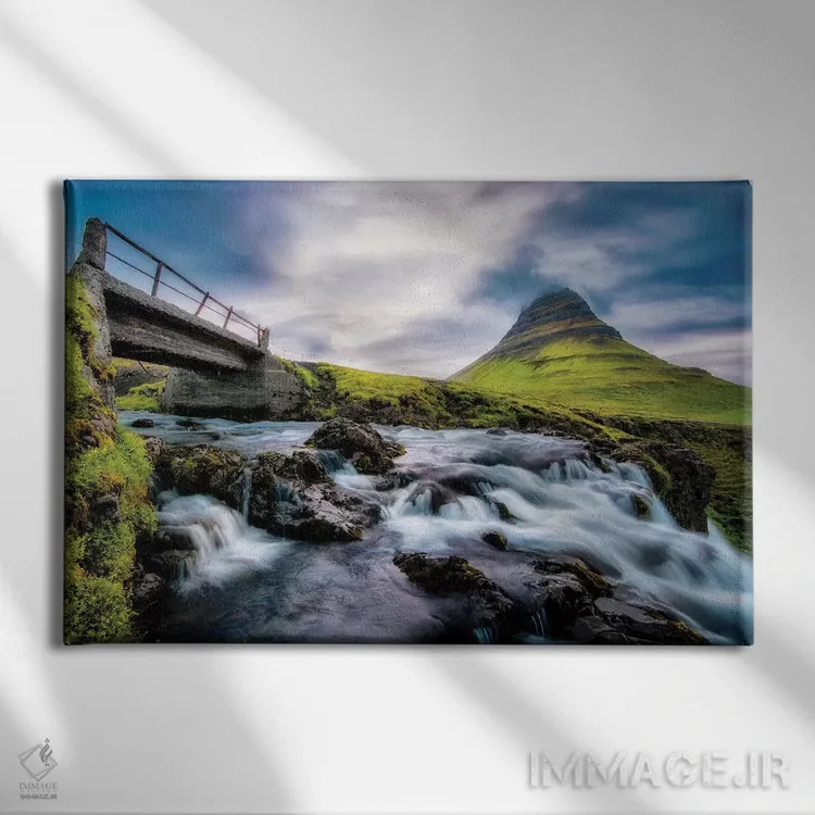 تابلو شبی در کیرکیوفلفوس (آبشار ایسلندی) اثر اندی اموس - نمای روبهرو روی دیوار