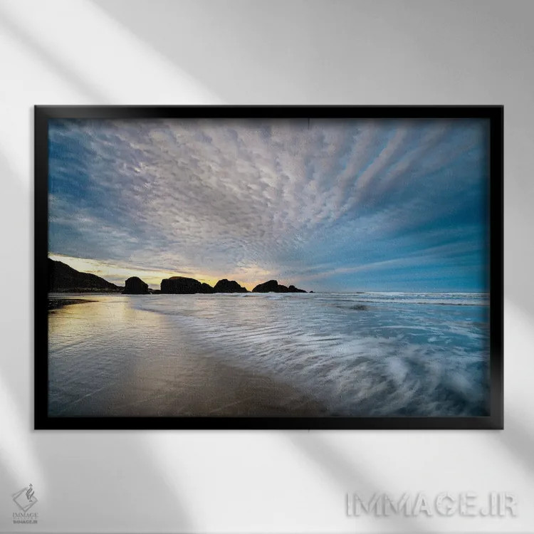 تابلو ساحل ابری اثر اندی اموس - نمای قابدار مشکی