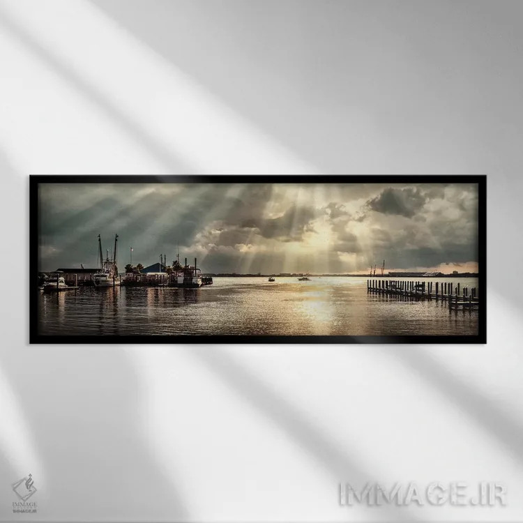 تابلو طلوع خورشید در اسکله اثر اندی اموس - نمای قابدار مشکی