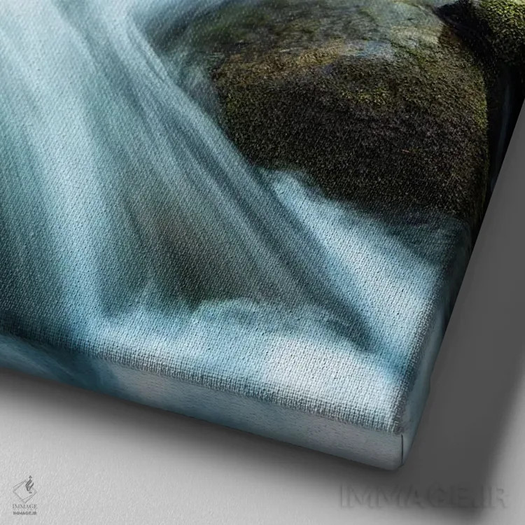 تابلو رودخانهٔ جنگلی اثر اندی اموس - نمای نزدیک بافت بوم