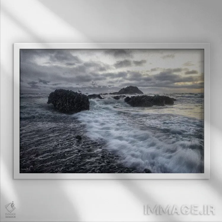 تابلو مد بالا اثر اندی اموس - نمای قابدار سفید