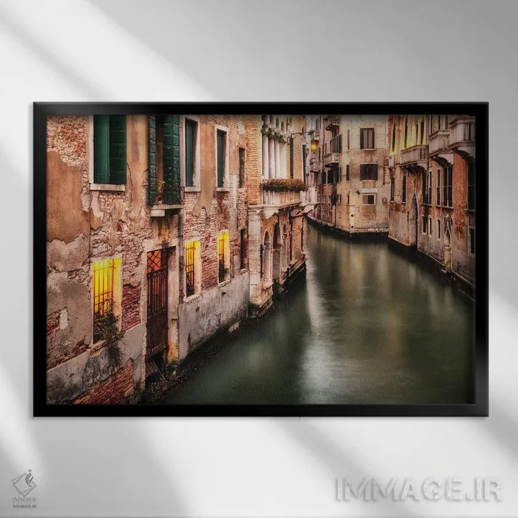 تابلو گرگ و میش ونیز اثر اندی اموس - نمای قابدار مشکی