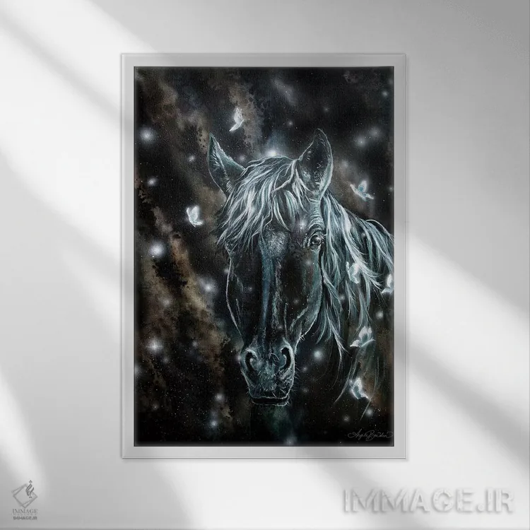 تابلو اسب و پروانهها اثر آنجلا بادن - نمای قابدار سفید