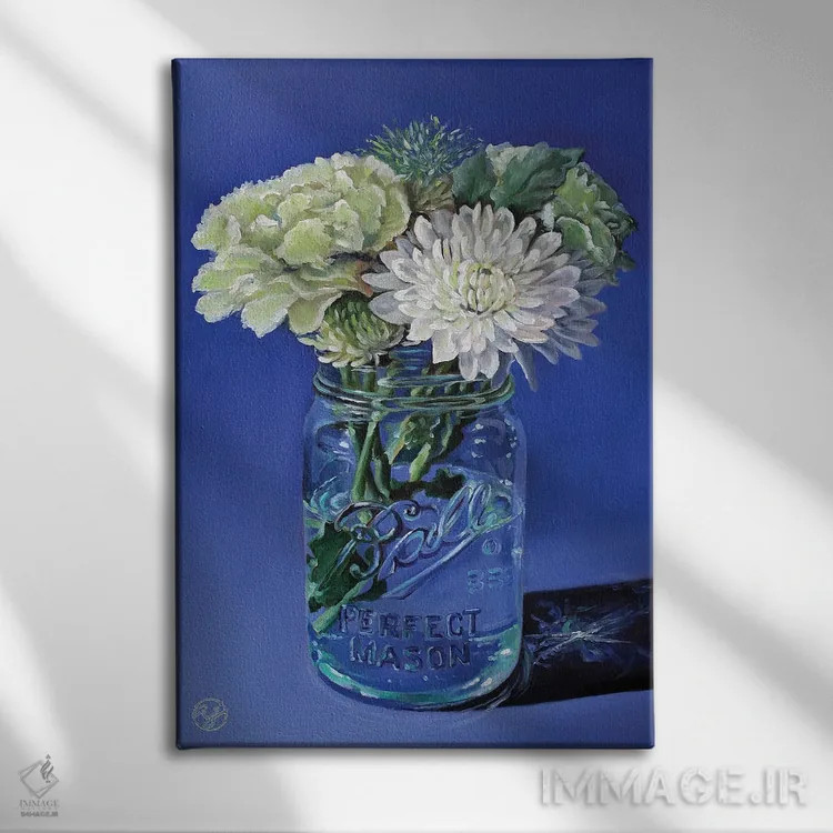 تابلو شیشهٔ مربا با گلها اثر ابرا جانسون - نمای روبهرو روی دیوار