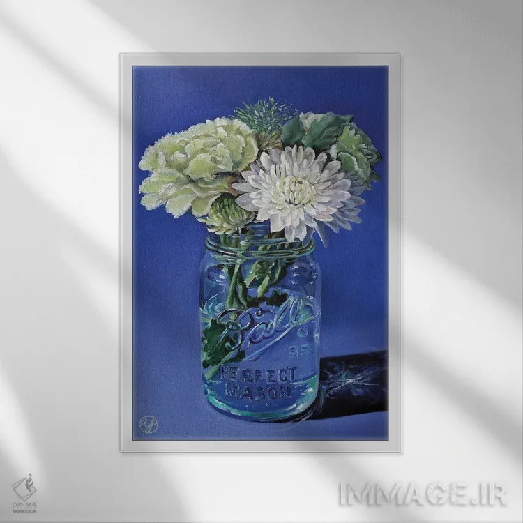 تابلو شیشهٔ مربا با گلها اثر ابرا جانسون - نمای قابدار سفید