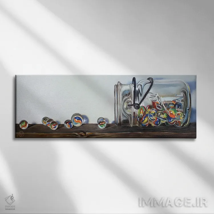 تابلو شیشهٔ مربا با تیلهها اثر ابرا جانسون - نمای روبهرو روی دیوار